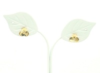 三つ葉モチーフのピアスです✦