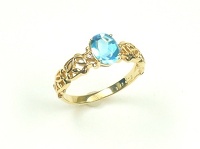 バフカットのブルートパーズと唐草模様が印象的なリングです☆