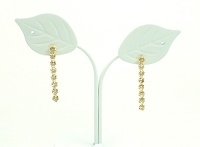 1ctの優雅な美しさが魅力のピアスです♪