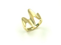 スタイリッシュな地金リングです♪