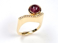 個性的なデザインにルベライトキャッツアイが映えるリングです♪